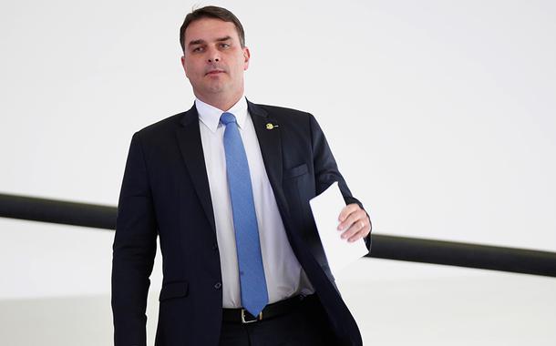 'Rachadinha' aumentou patrimônio de Flávio Bolsonaro em R$ 1 milhão, segundo MP